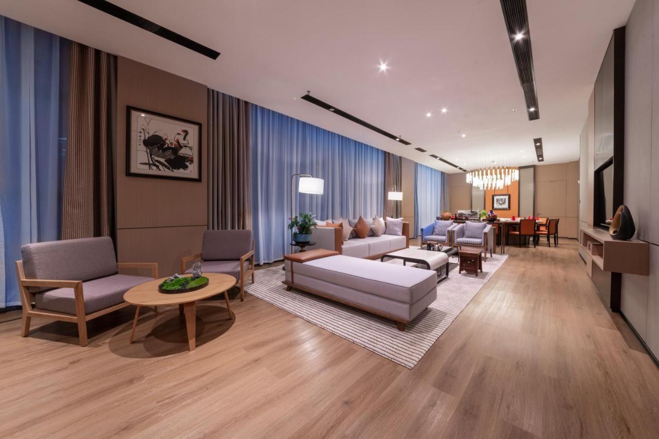 Holiday Inn Express Shenzhen Longhua By Ihg Exterior foto