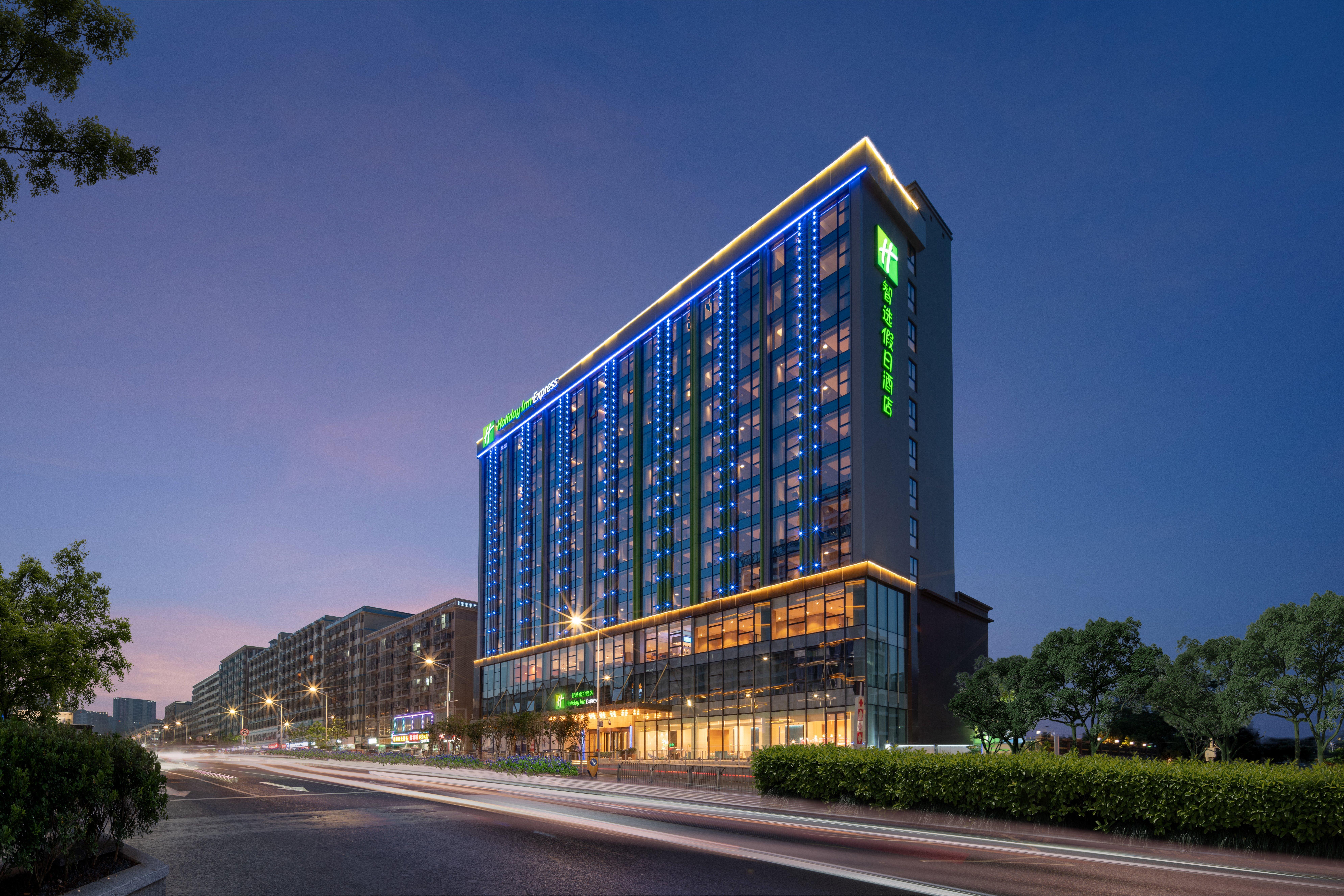 Holiday Inn Express Shenzhen Longhua By Ihg Exterior foto